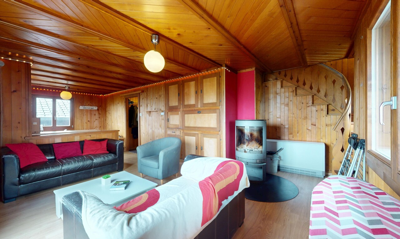 wohnzimmer mit wood wall, natural light, holzwand, natürliches licht, und wood ceiling