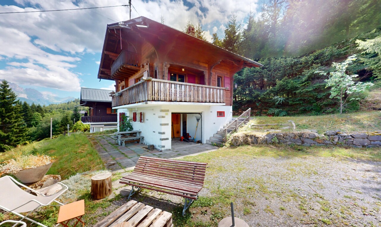 außenansicht mit treppen, terrasse, property visible, und day time