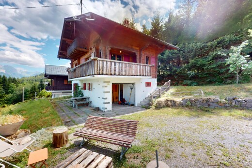 außenansicht mit treppen, terrasse, property visible, und day time