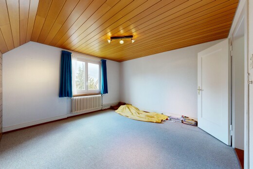 pièce vide avec plafond en bois, wood ceiling, lumière naturelle, natural light, et cloison sèche