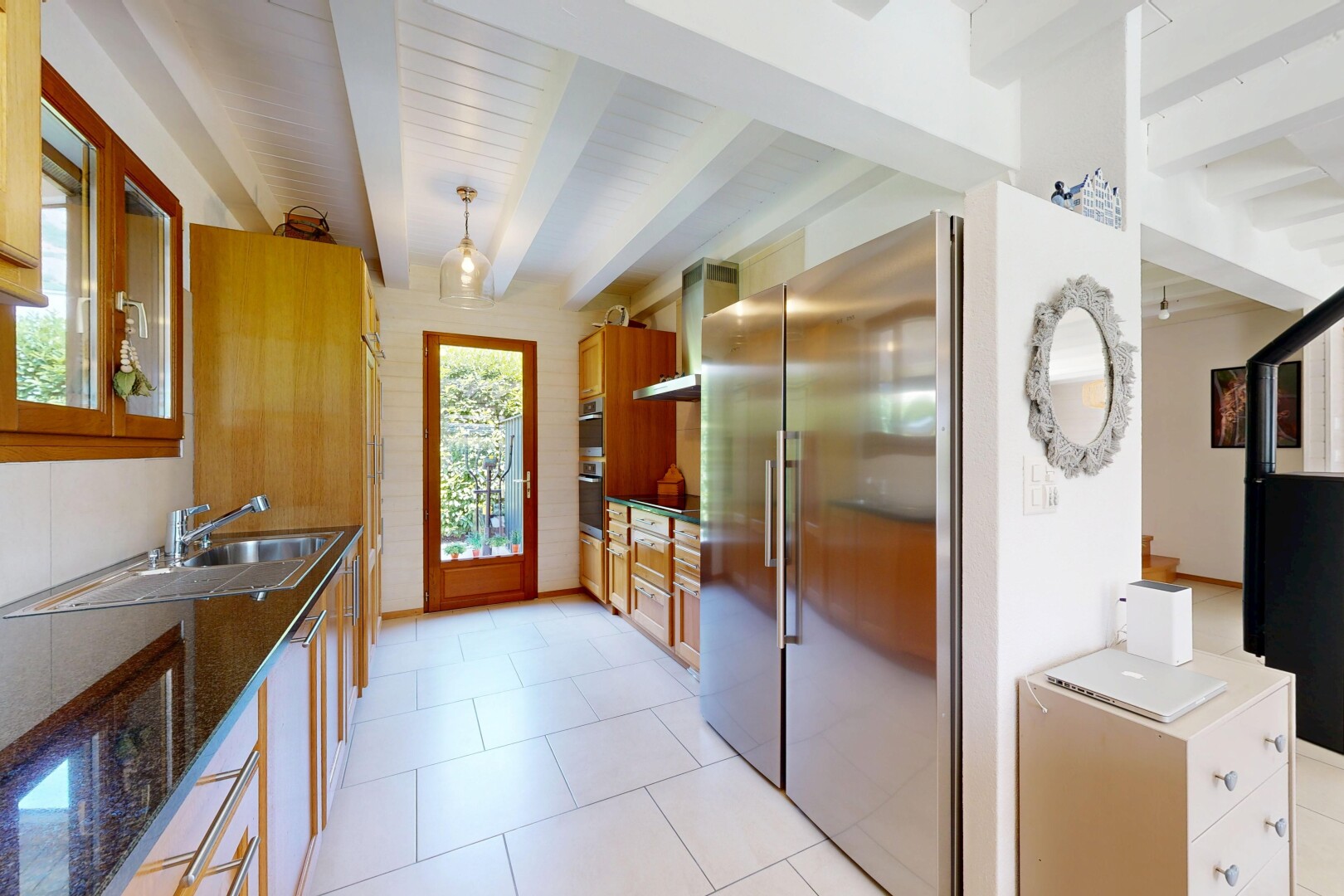 küche mit kühlschrank, inside property, beamed ceiling, balkendecke, und dark countertops