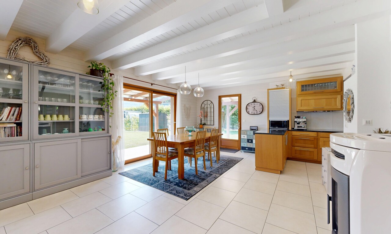 esszimmer mit inside property, light floor, natural light, natürliches licht, und tile floor