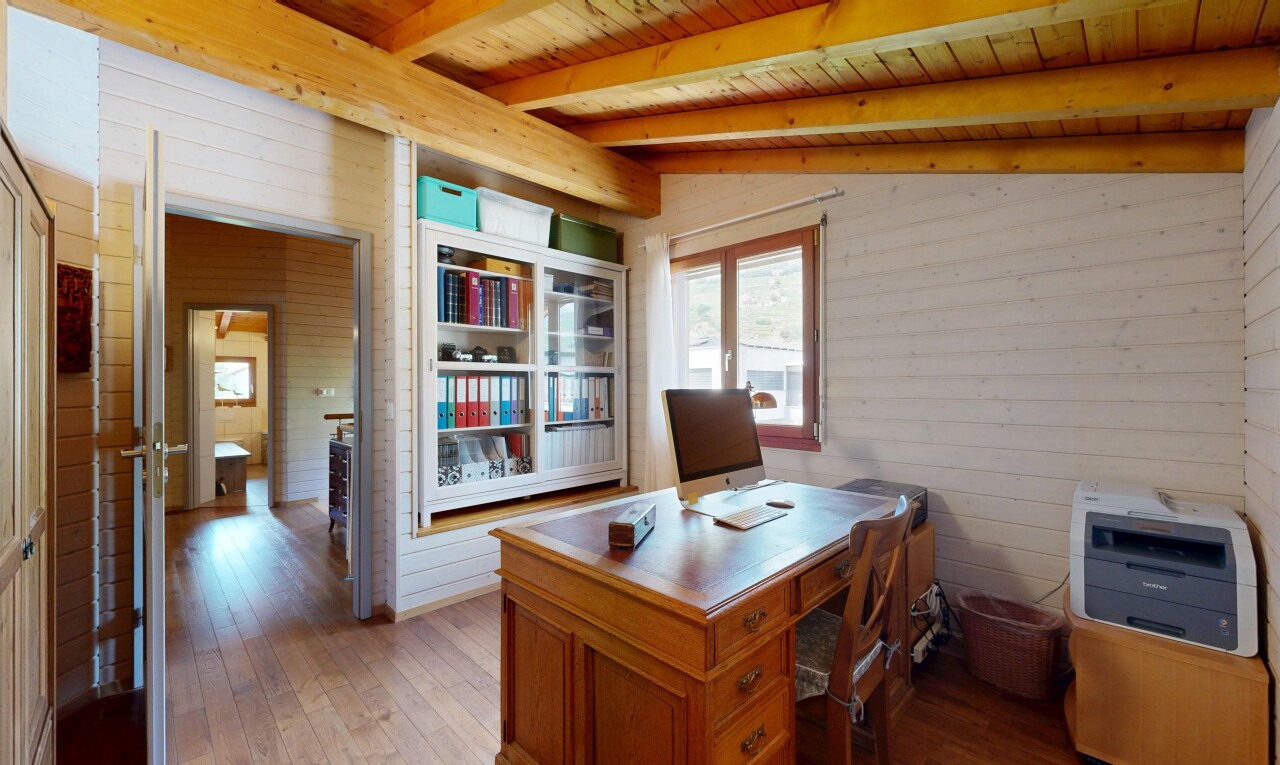 büro mit bürobereich, wood finish floor, holzfußboden, wood ceiling, und holzdecke