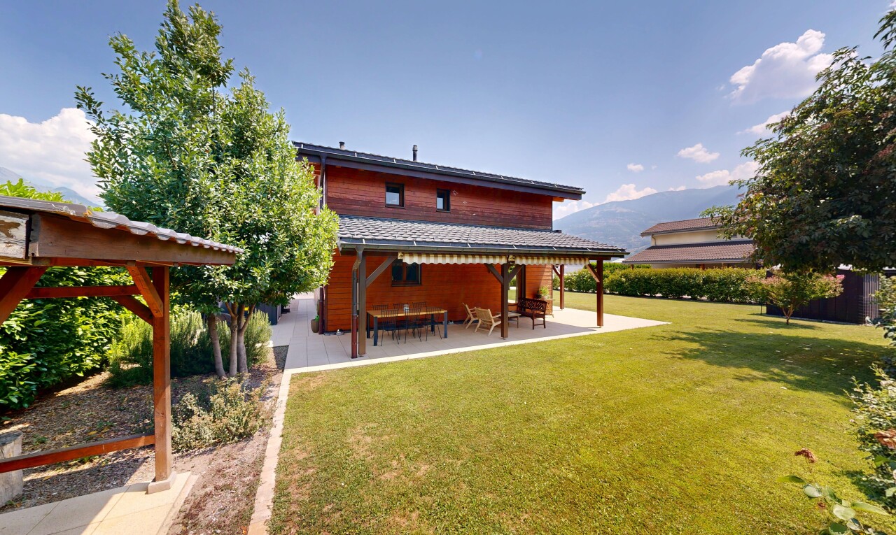 außenansicht mit from property, rasen, terrasse, und day time