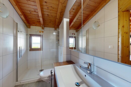 bad mit spiegel, tile wall, fliesenwand, dusche, und schminktisch