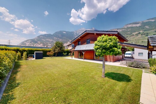 außenansicht mit blick auf die berge, mountain view, from property, day time, und rasen