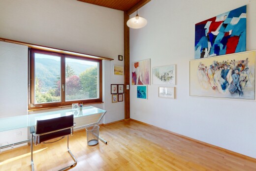 bureau avec drywall, cloison sèche, natural light, lumière naturelle, et wood finish floor
