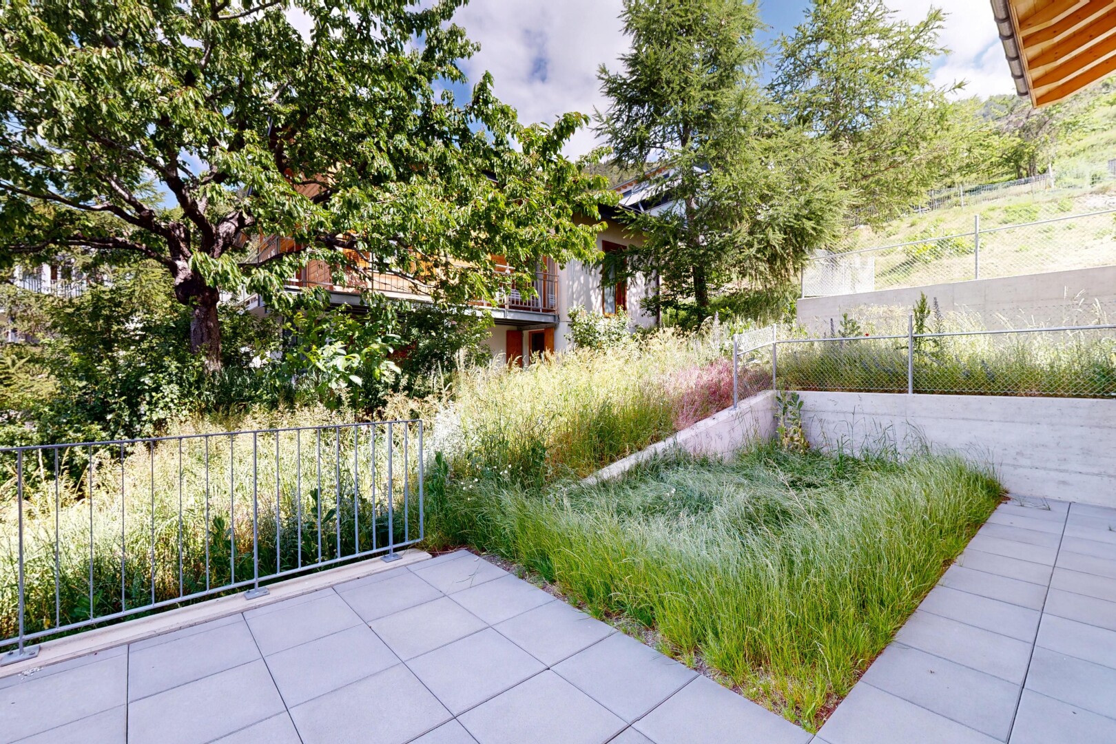 garten mit zaun, from property, und day time