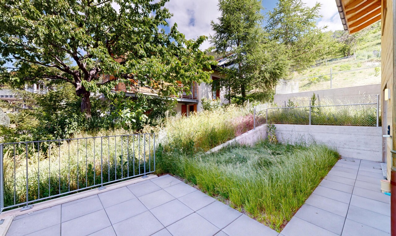 garten mit zaun, from property, und day time