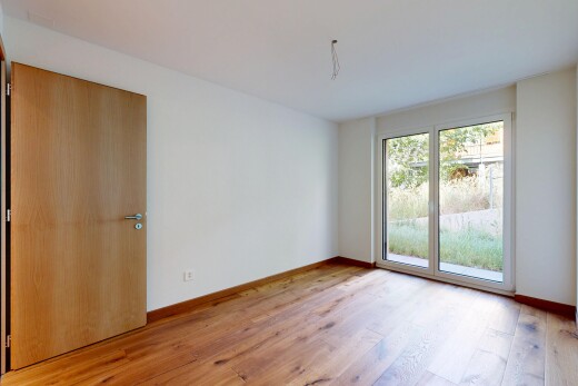 leerer raum mit inside property, holzfußboden, wood finish floor, gipskartonwand, und drywall