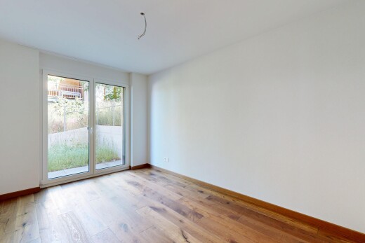 leerer raum mit inside property, holzfußboden, wood finish floor, gipskartonwand, und drywall