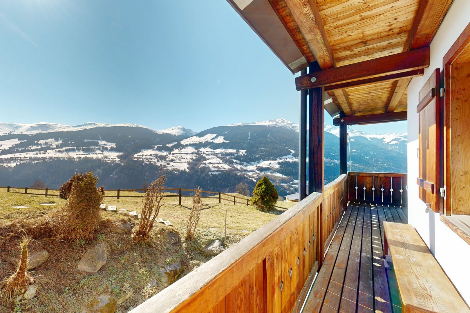 balcon avec vue sur la montagne, mountain view, day time, from property, et balcon