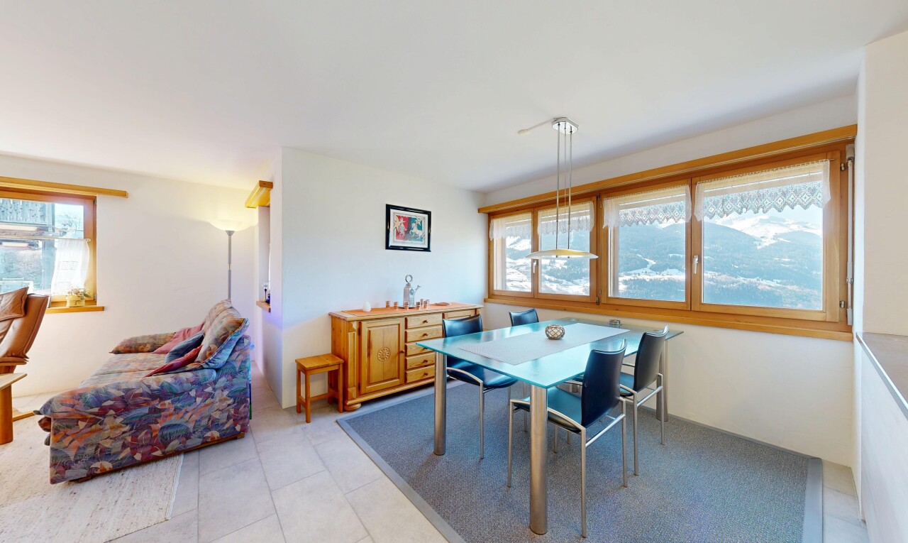 salle à manger avec inside property, natural light, lumière naturelle, drywall, et cloison sèche