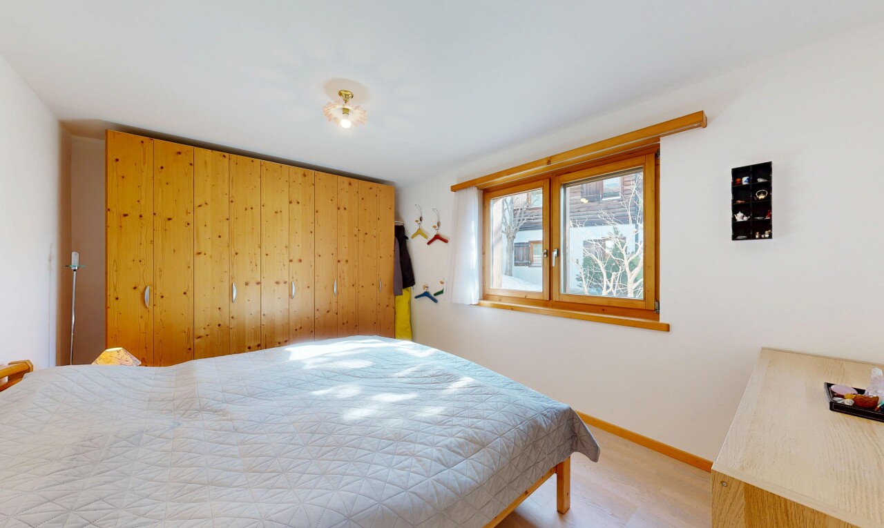 chambre avec drywall, cloison sèche, natural light, lumière naturelle, et inside property