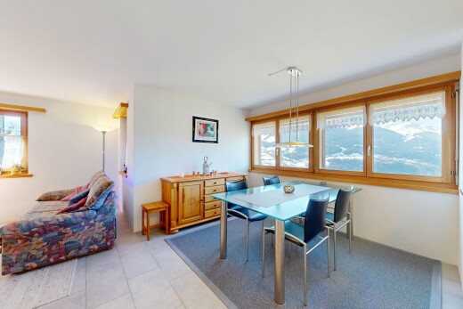 esszimmer mit inside property, natural light, natürliches licht, drywall, und gipskartonwand