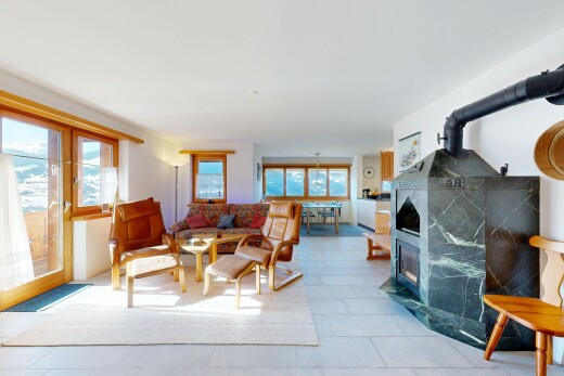 wohnzimmer mit gipskartonwand, drywall, inside property, natürliches licht, und natural light