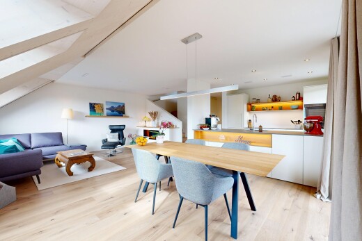 wohn- / esszimmer mit inside property, holzfußboden, wood finish floor, gipskartonwand, und drywall