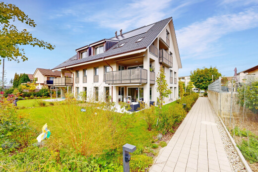 außenansicht mit property visible, day time, stuckverkleidung, balkon, und dachgaube