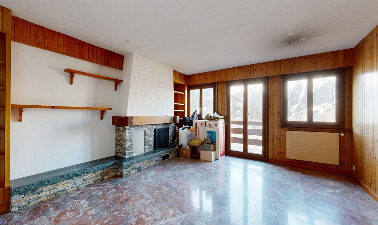 wohnzimmer mit kamin, inside property, natürliches licht, natural light, und kühler