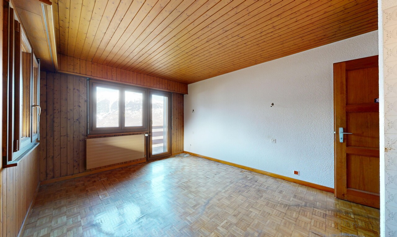 leerer raum mit holzdecke, wood ceiling, natürliches licht, natural light, und inside property