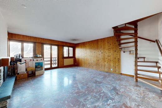leerer raum mit treppen, inside property, holzwand, wood wall, und natürliches licht