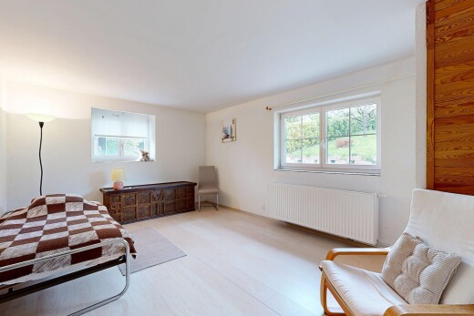 chambre avec radiateur, inside property, cloison sèche, drywall, et lumière naturelle