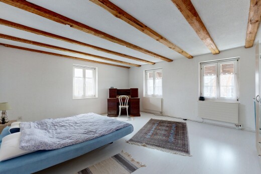 chambre avec inside property, natural light, lumière naturelle, drywall, et cloison sèche