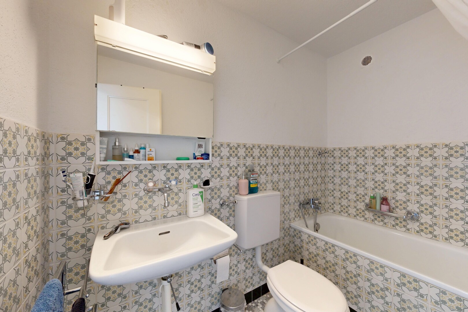 full bathroom featuring tile walls and wainscoting