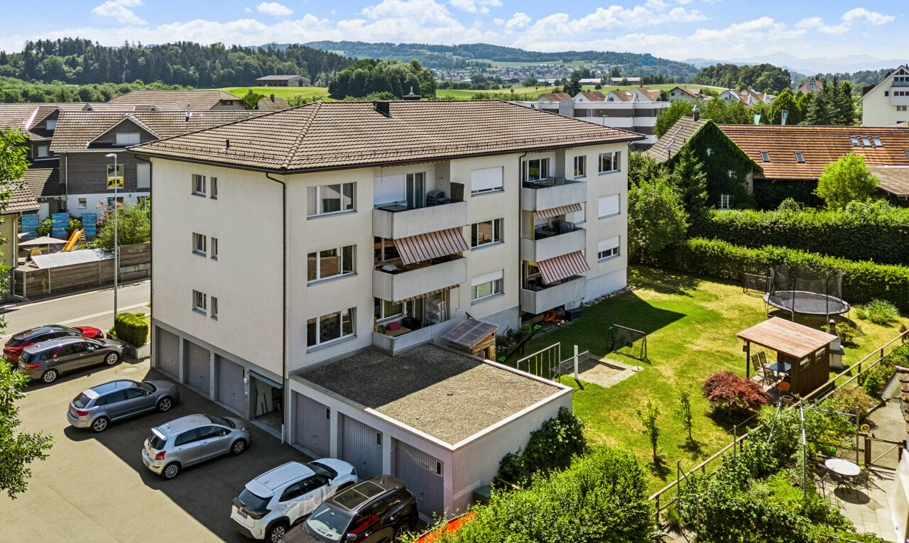 view of apartment building / complex