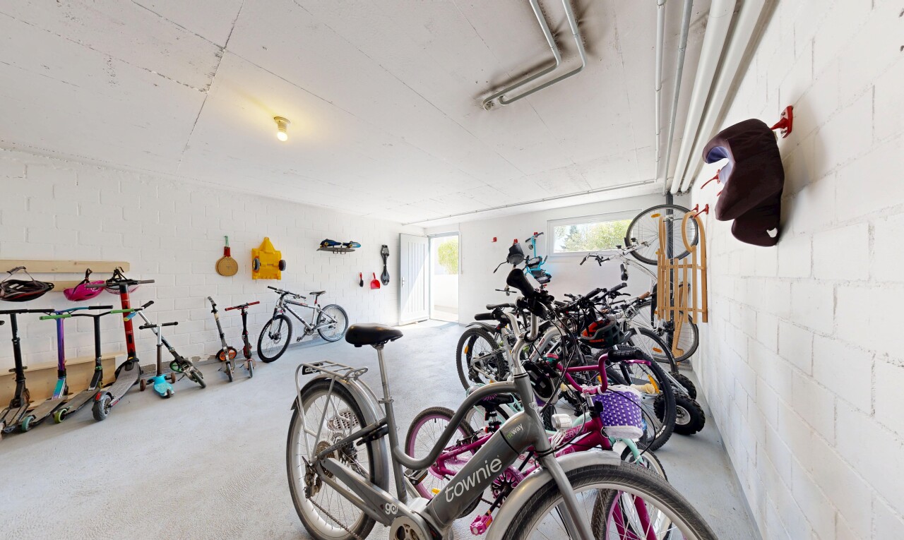 workout area with concrete block wall