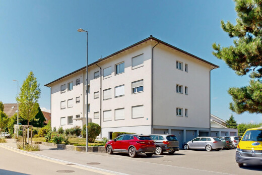 view of apartment building / complex featuring street lighting