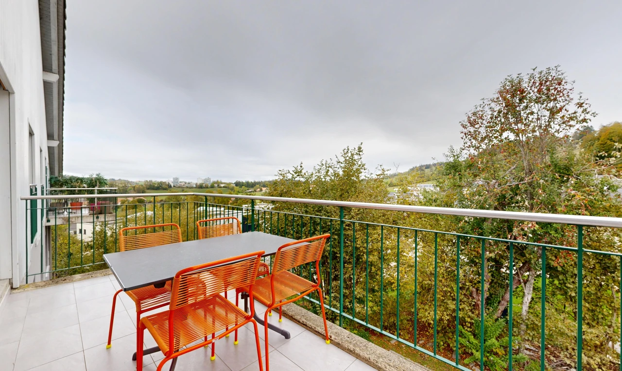 balcony with outdoor dining space