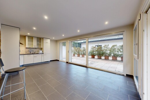 pièce vide avec lumière naturelle, natural light, cloison sèche, drywall, et inside property