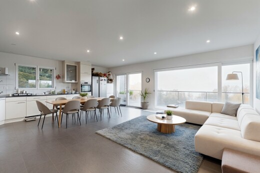 wohn- / esszimmer mit inside property, recessed lighting, einbauleuchten, natural light, und natürliches licht