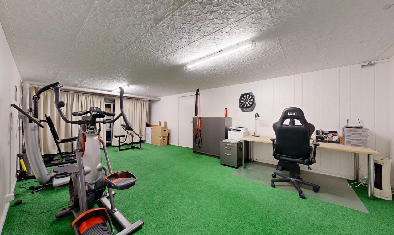 gym avec sous-sol et inside property
