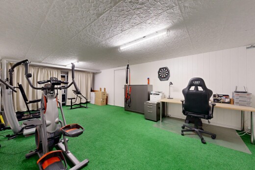 fitnessstudio mit keller und inside property