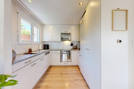 küche mit ofen, wood finish floor, holzfußboden, light countertops, und recessed lighting