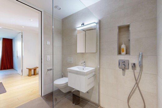 bad mit fliesenwand, tile wall, spiegel, komplettes badezimmer, und schminktisch