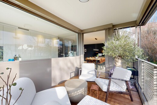 terrasse mit balkon und from property