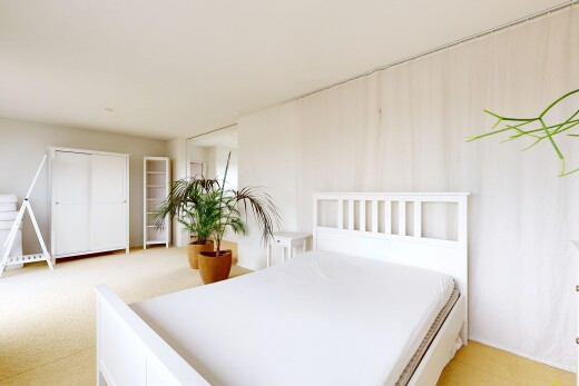 chambre avec inside property, carpet, moquette, drywall, et cloison sèche