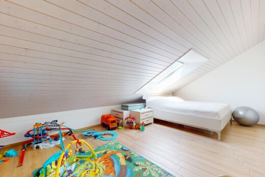 zimmer / schlafzimmer mit dachfenster, dachschräge, vaulted ceiling, holzdecke, und wood ceiling