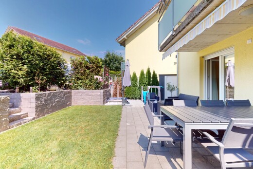 terrasse mit rasen, terrasse, day time, und essbereich im freien