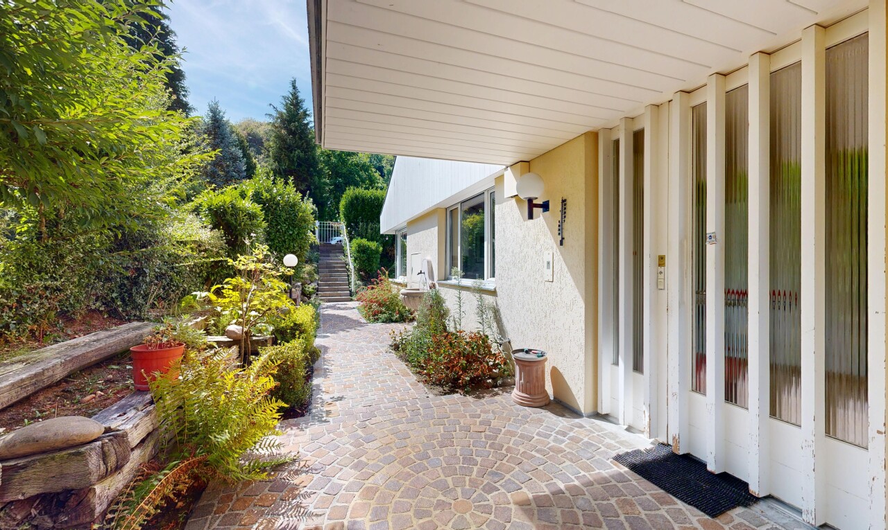 terrasse avec from property et escaliers