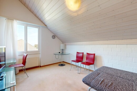 zimmer / schlafzimmer mit zusätzliches zimmer, holzdecke, wood ceiling, dachschräge, und vaulted ceiling