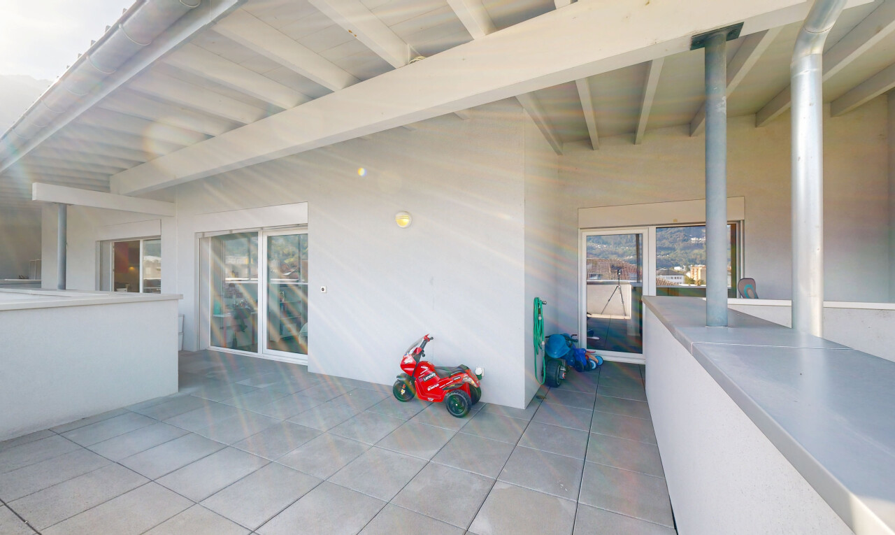 terrasse avec inside property