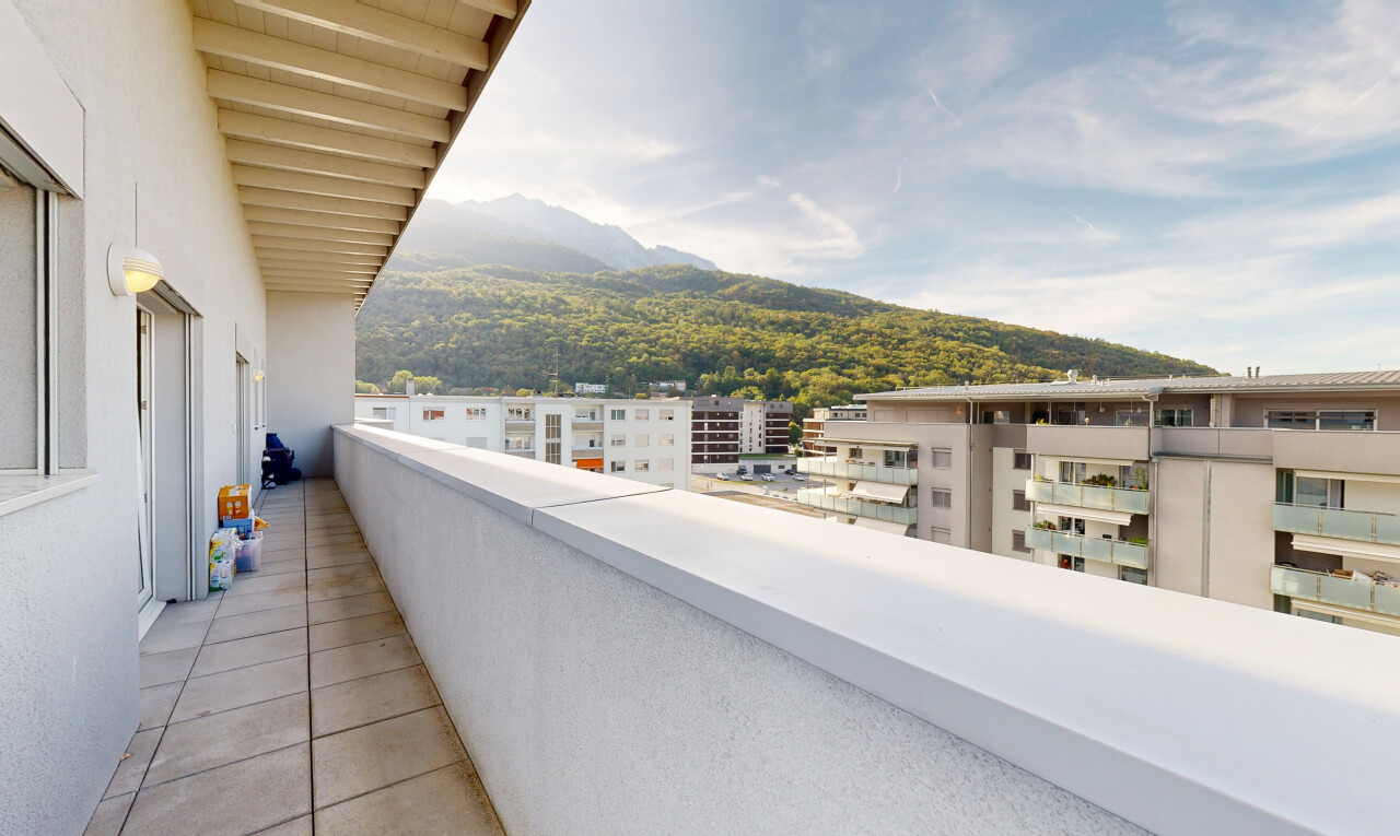 balcon avec balcon, day time, view focus, vue sur la montagne, et mountain view
