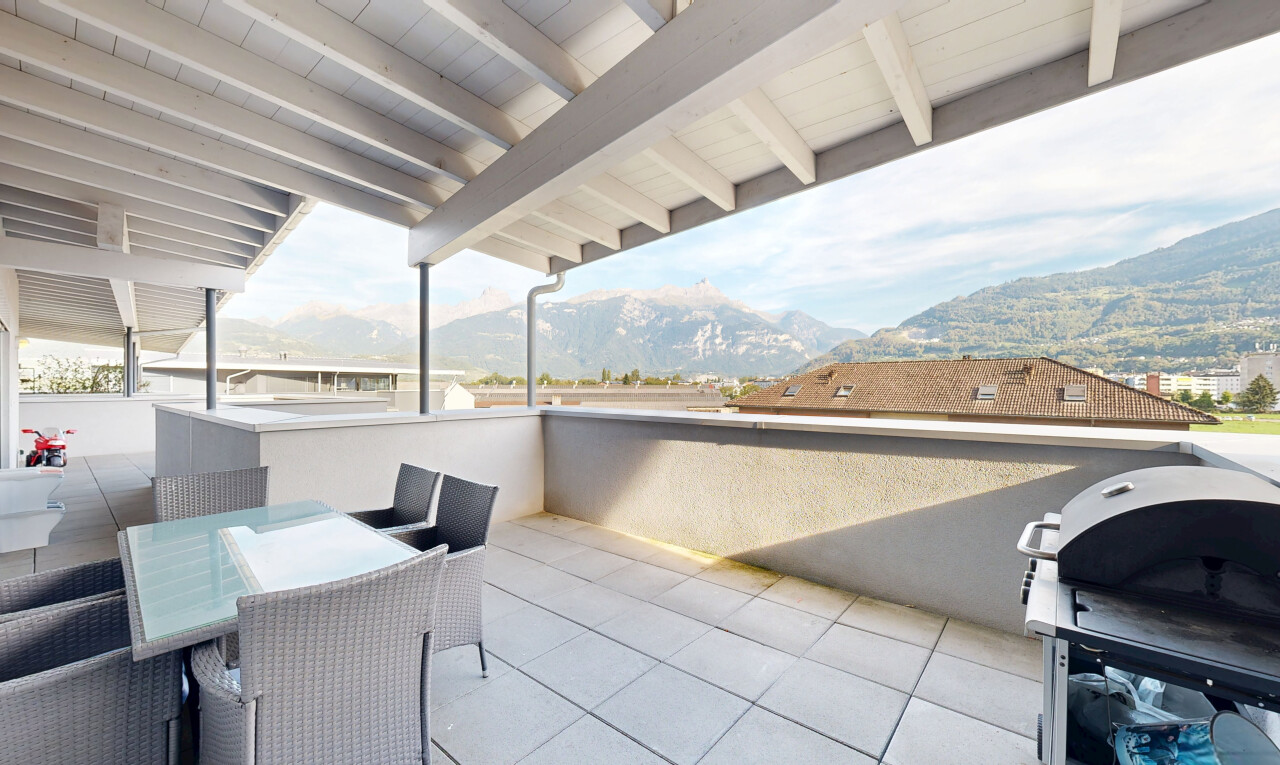 terrasse avec mountain view, vue sur la montagne, gril, terrasse, et from property