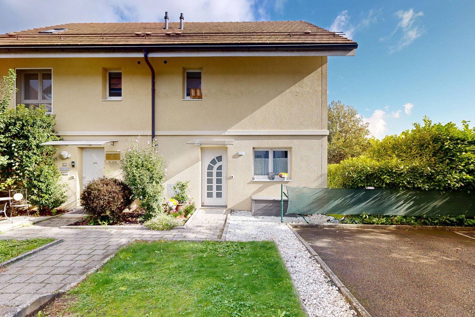 view of home featuring stucco siding and a lawn