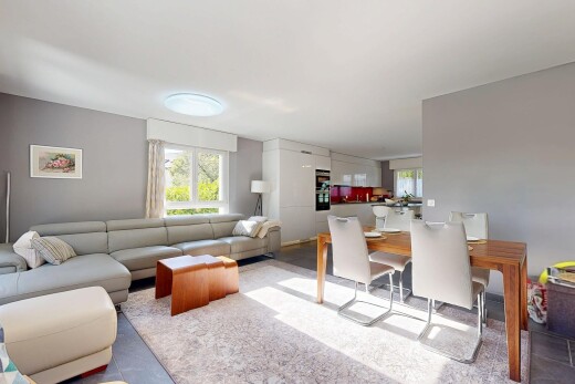 wohn- / esszimmer mit natural light, natürliches licht, inside property, drywall, und gipskartonwand