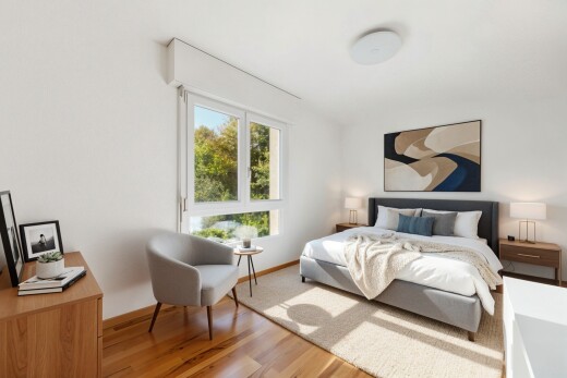 chambre avec lumière naturelle, natural light, sol en finition bois, wood finish floor, et cloison sèche